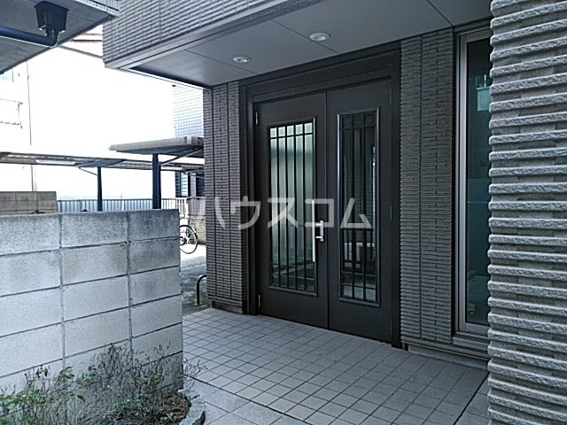 28/30 エントランス