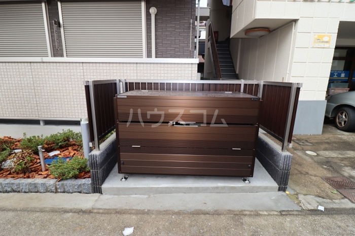 18/19 エントランス