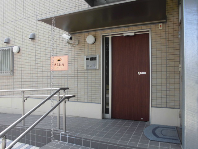 18/27 エントランス