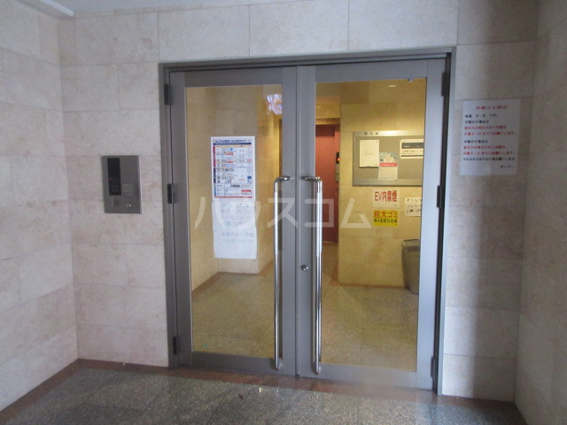 16/21 エントランス