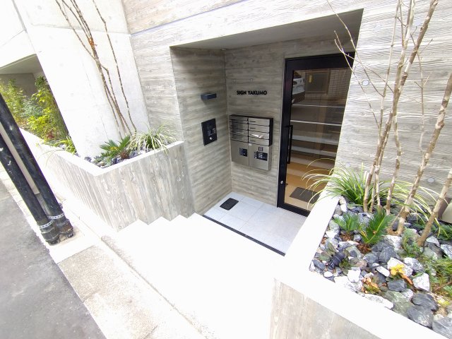 22/25 エントランス