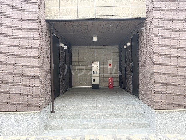 25/29 エントランス