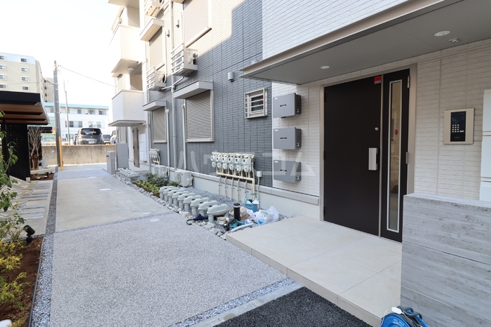 19/30 エントランス