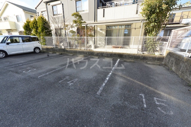 24/27 駐車場