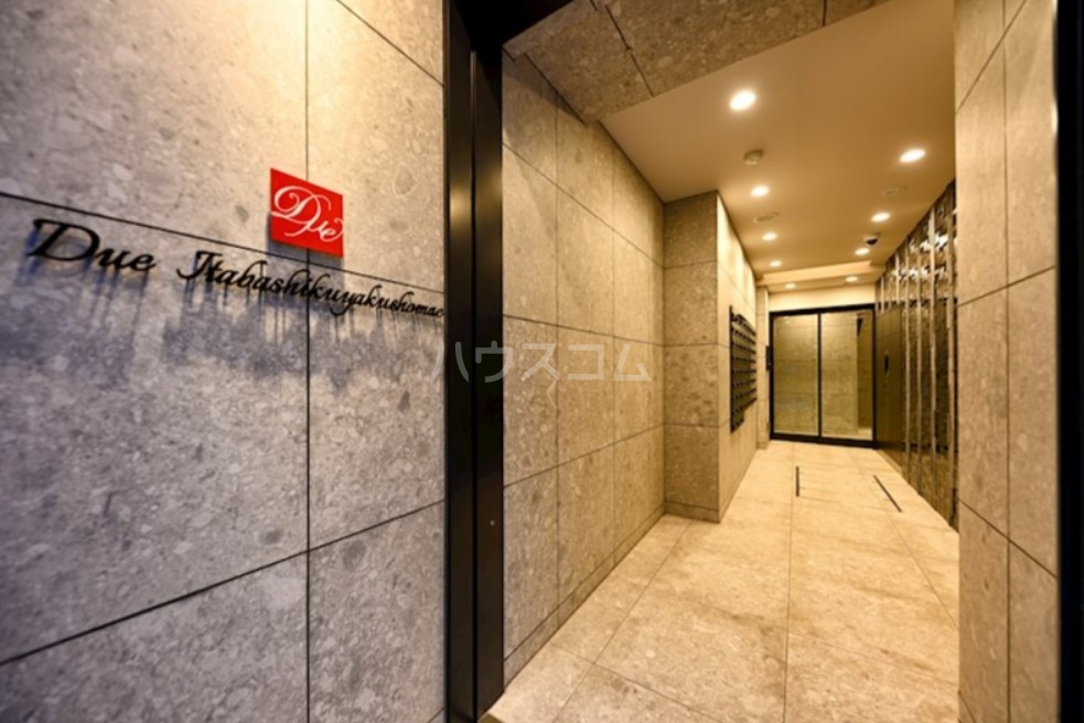 17/26 エントランス