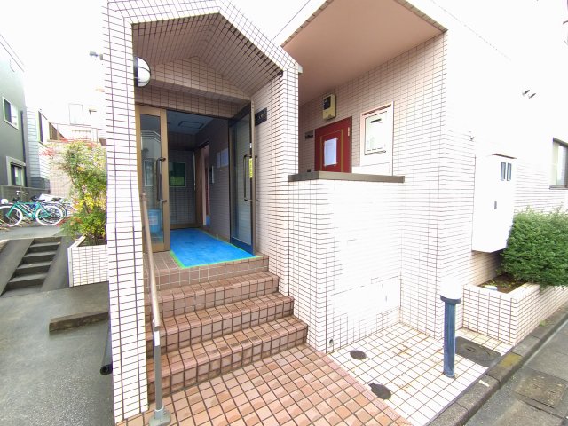 21/30 エントランス