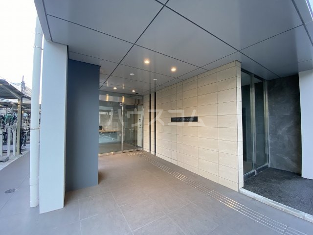 28/30 エントランス