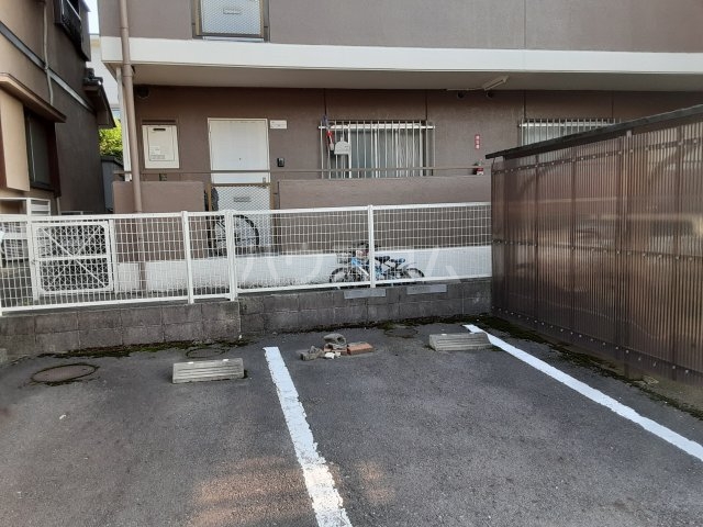 18/22 駐車場