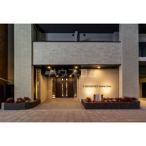 18/22 エントランス