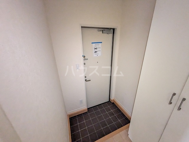 16/30 玄関