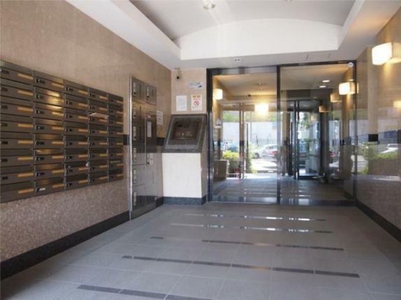 14/18 エントランス