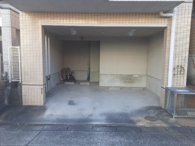 23/30 駐車場
