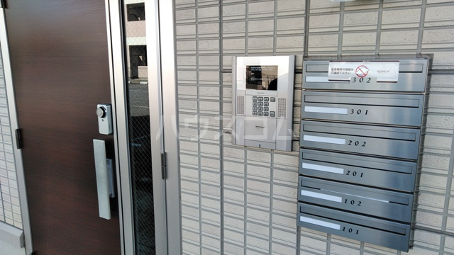 23/30 エントランス