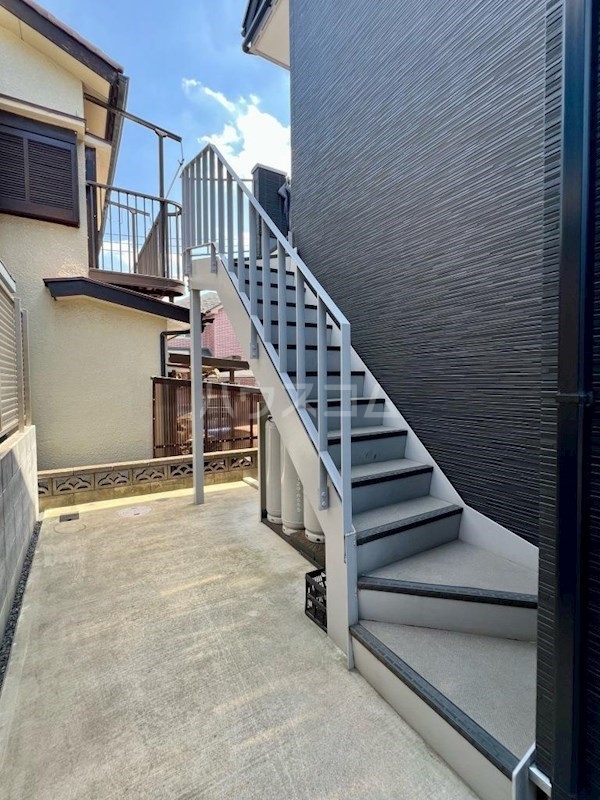 27/28 エントランス