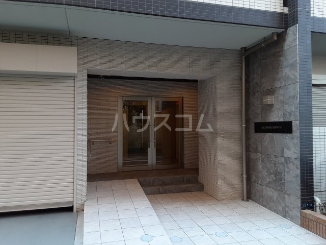 23/30 エントランス