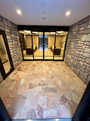 24/30 エントランス