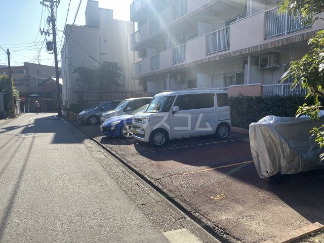 26/28 駐車場