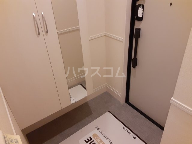 13/26 玄関