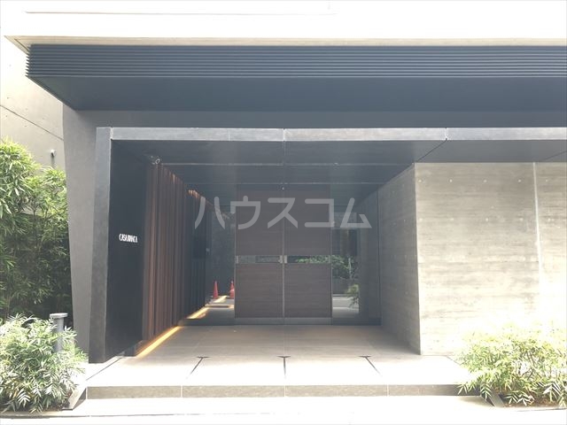 27/30 エントランス