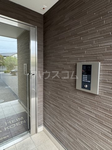 21/25 エントランス