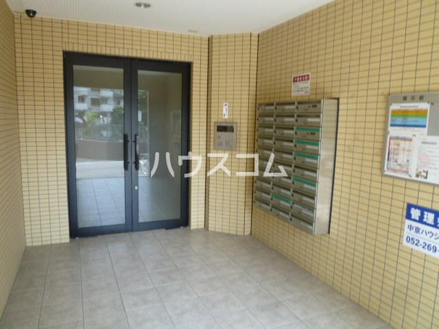 26/30 エントランス