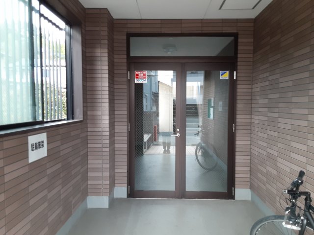 28/30 エントランス