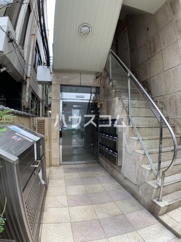 28/30 エントランス