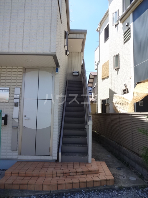 22/28 エントランス