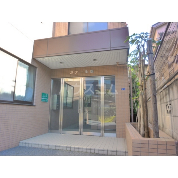 18/26 エントランス