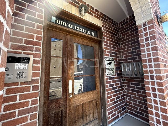 23/26 エントランス