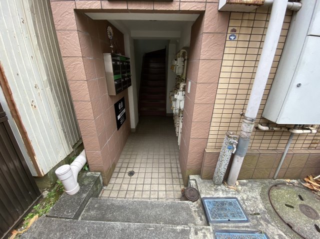 25/26 エントランス