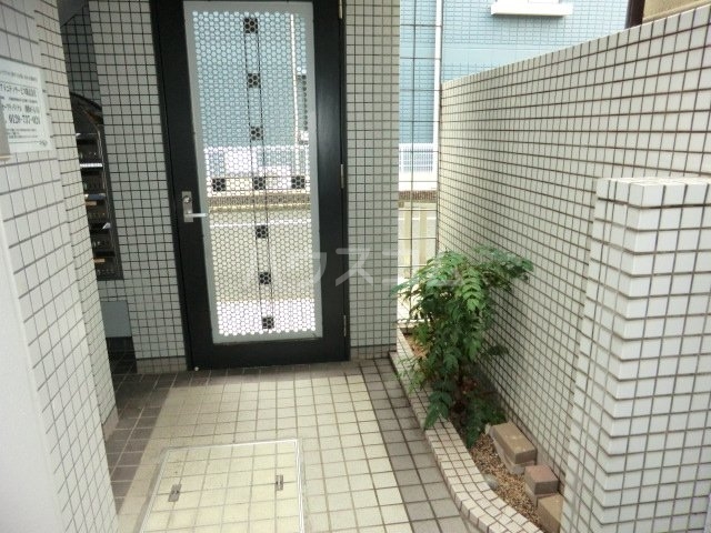 14/20 エントランス