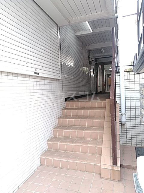 28/30 エントランス