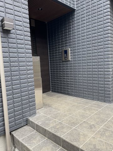 24/30 エントランス