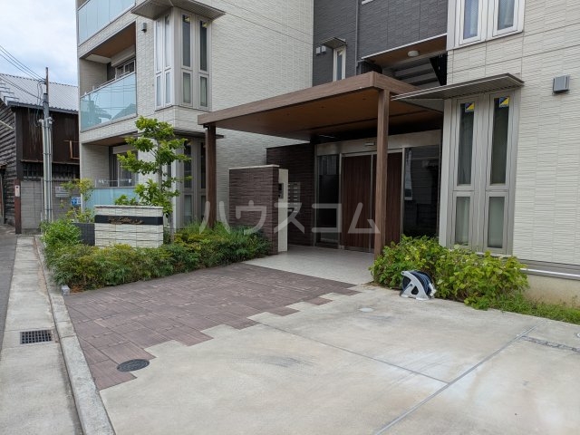 19/22 エントランス