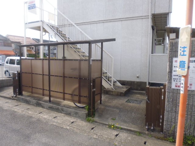 18/27 エントランス