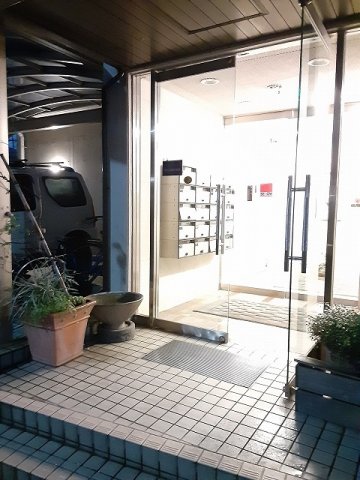 28/30 エントランス