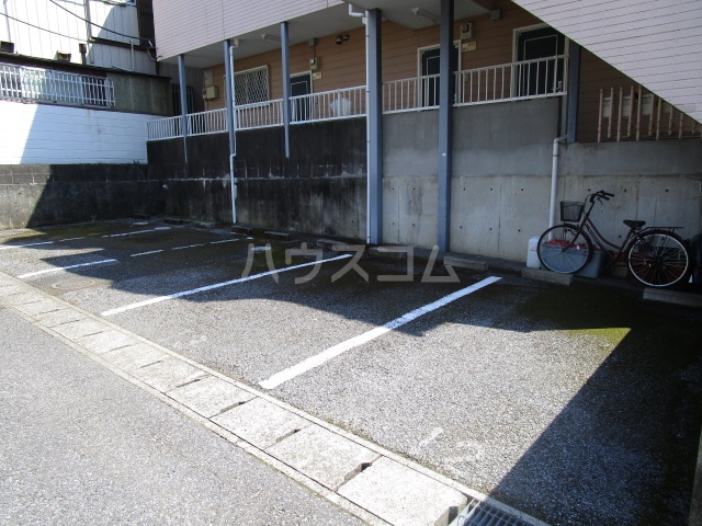 18/28 駐車場