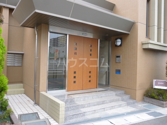 24/26 エントランス