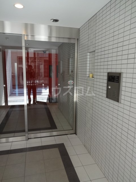 19/30 エントランス