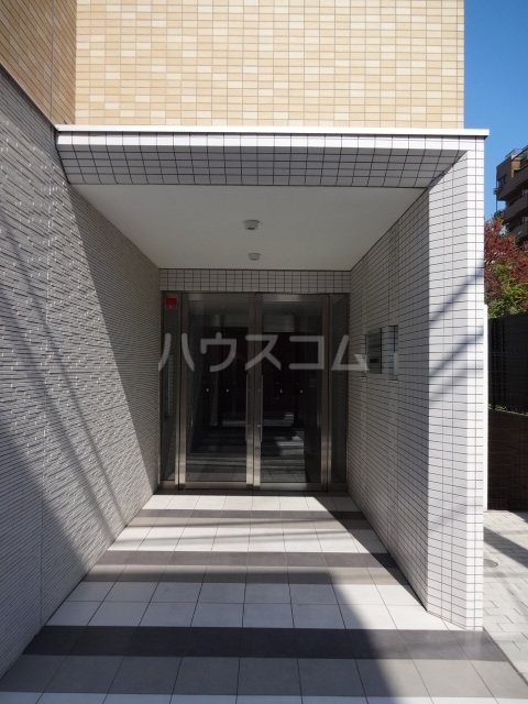 20/30 エントランス