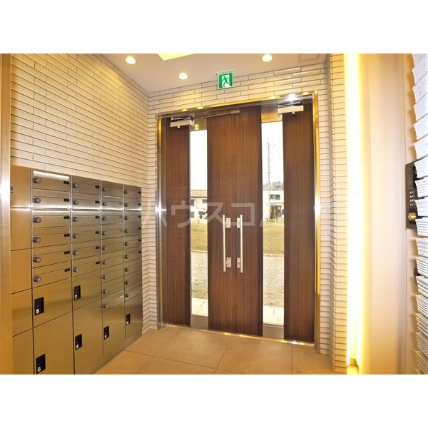 18/28 エントランス