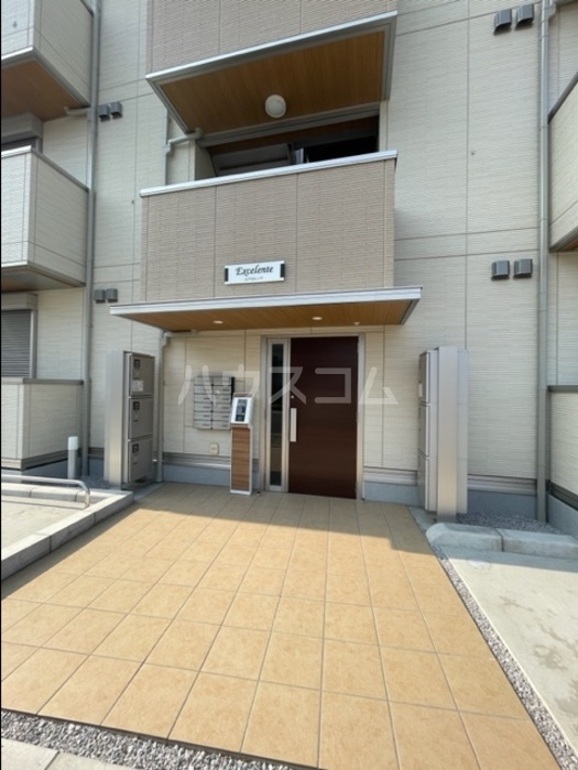 27/30 エントランス