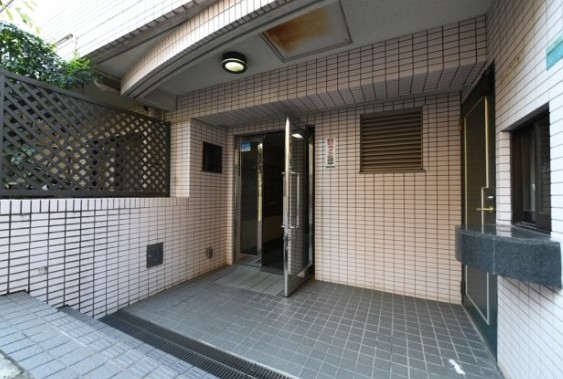 21/29 エントランス