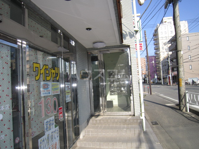 24/30 エントランス