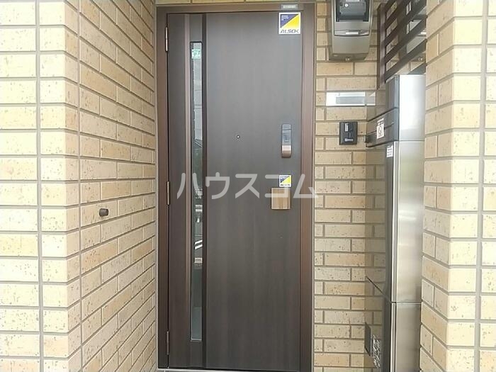 19/30 エントランス