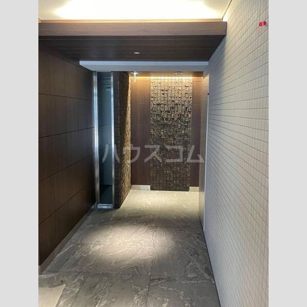 24/30 エントランス