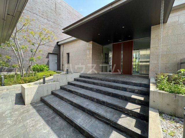 27/30 エントランス