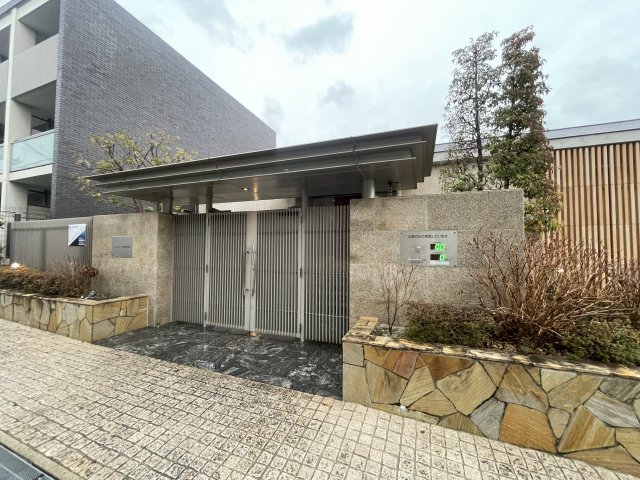 19/23 エントランス