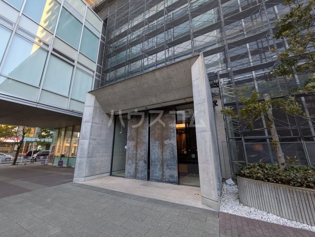 27/30 エントランス